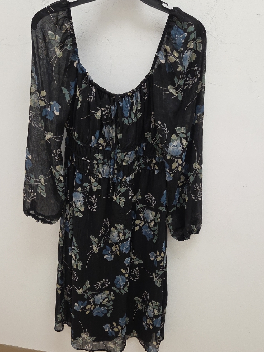 $5/$25- Miami Black Floral Long-Sleeve Scoop Dress